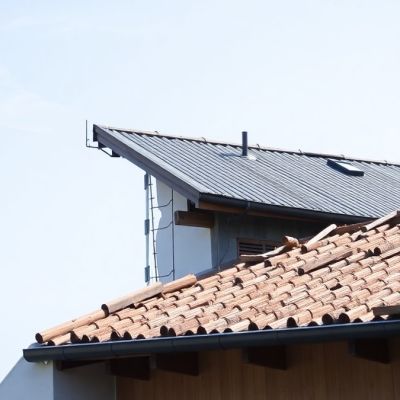 Illustration pour « Dommage Ouvrage Toiture : Sécurisez vos Travaux ! » — Protégez vos travaux de toiture avec l'assurance dommage ouvrage. Indemnisation rapide et protection durable … Mot-clé : domm…